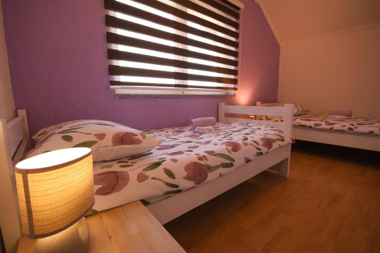 Apartments Sweet Home Otocsán Kültér fotó