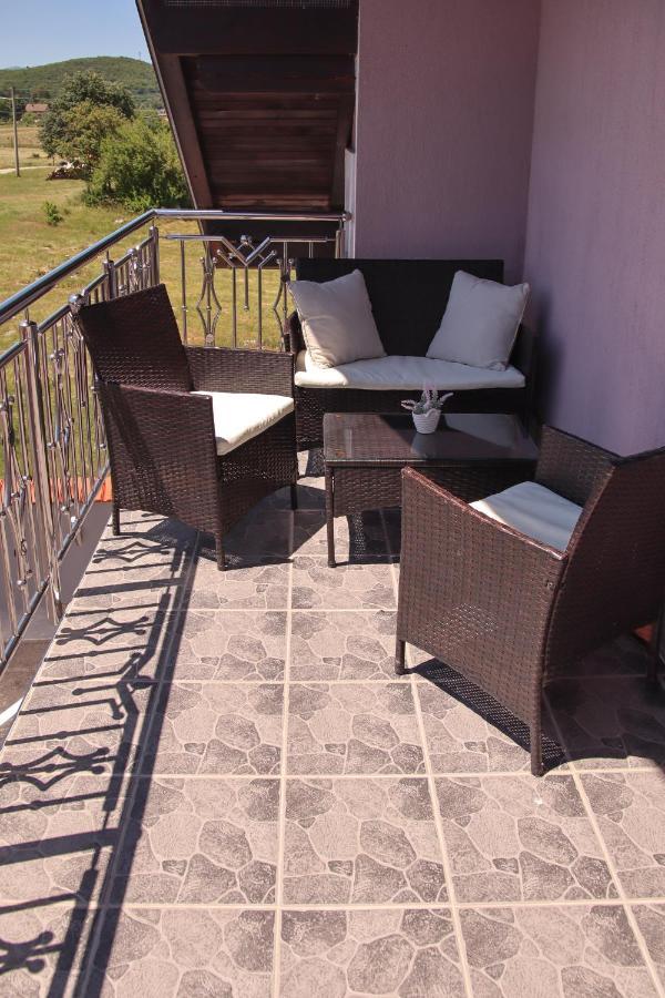 Apartments Sweet Home Otocsán Kültér fotó