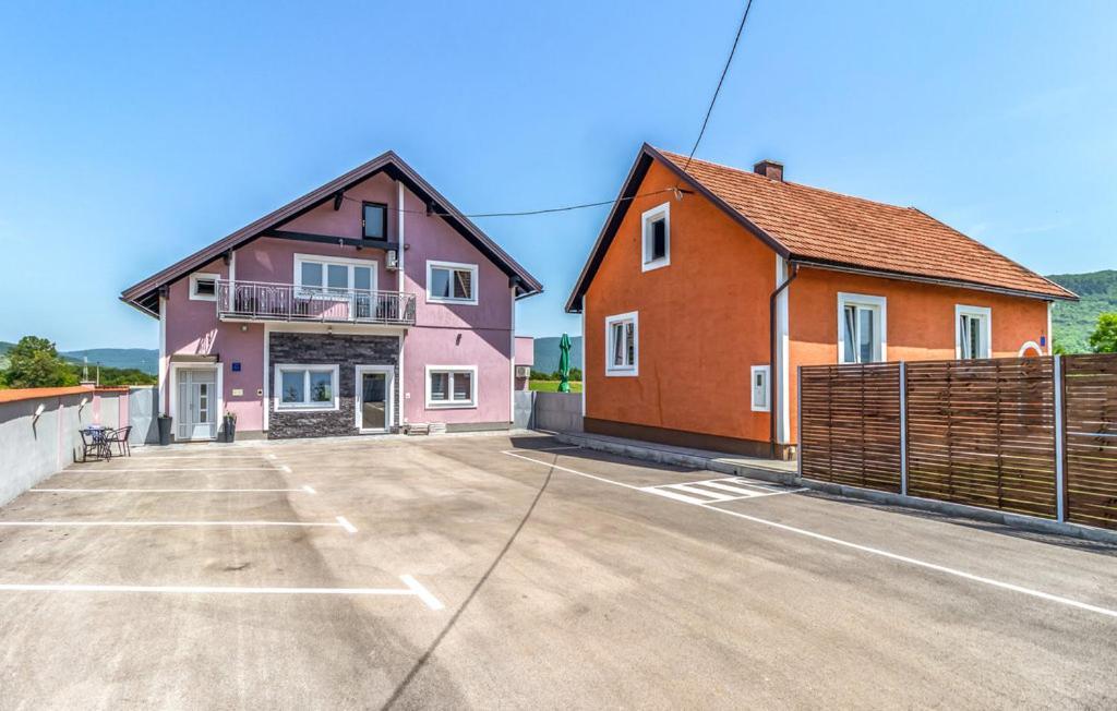 Apartments Sweet Home Otocsán Kültér fotó