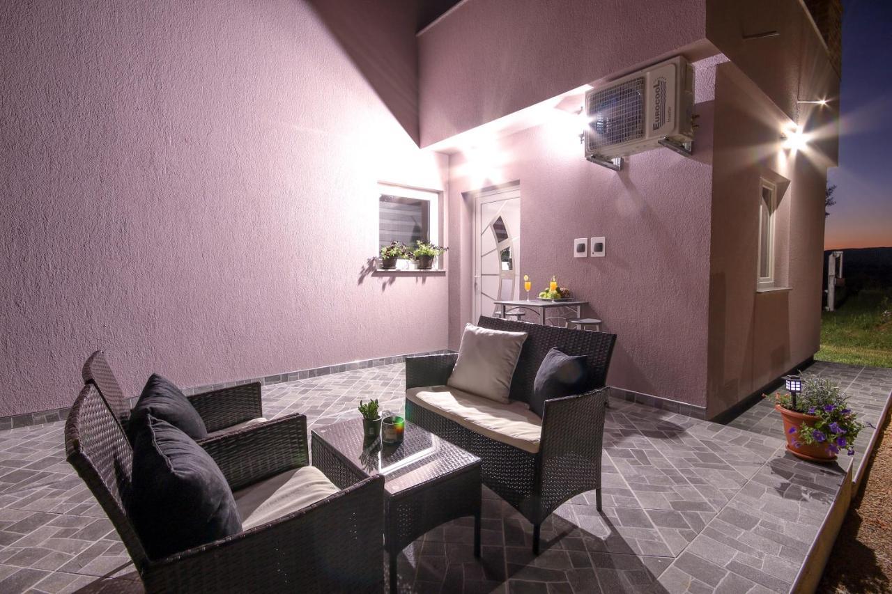 Apartments Sweet Home Otocsán Kültér fotó