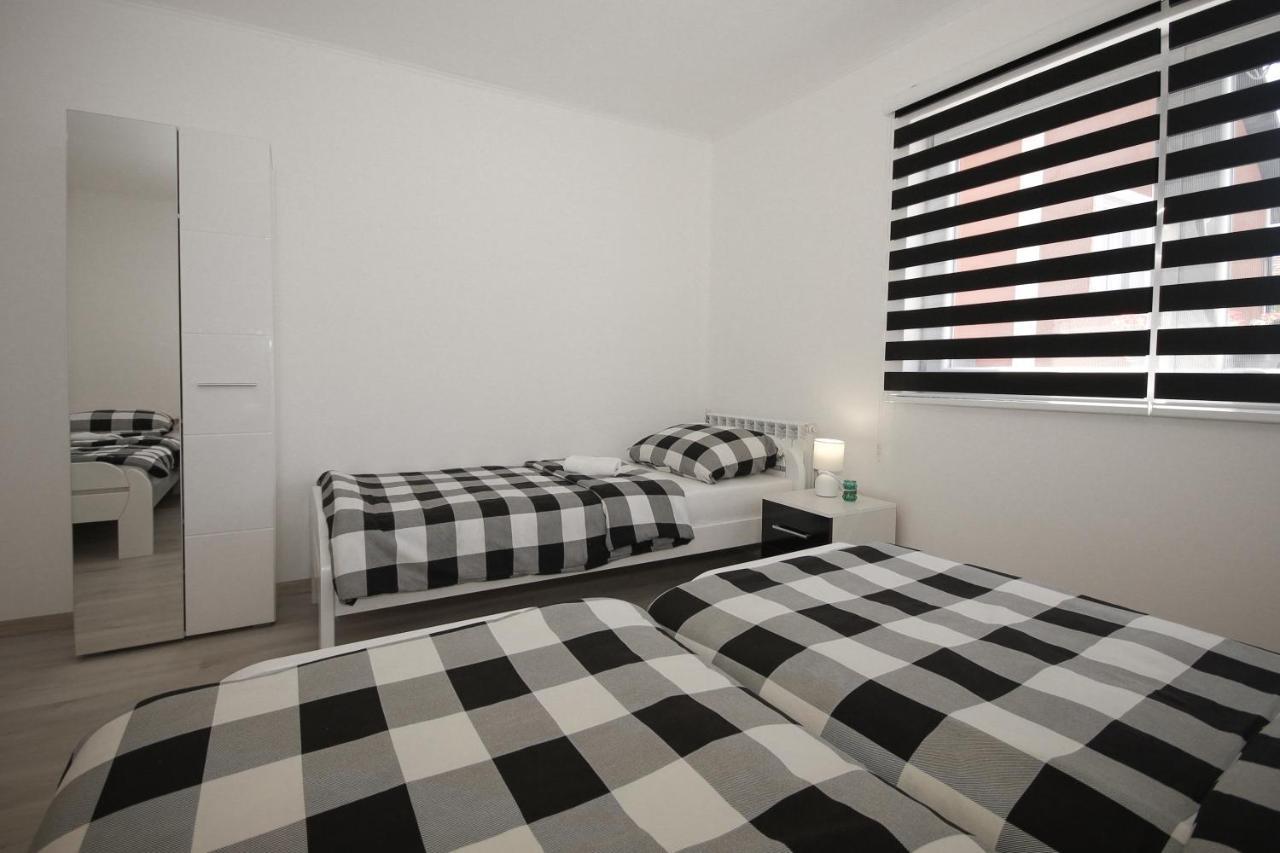 Apartments Sweet Home Otocsán Kültér fotó