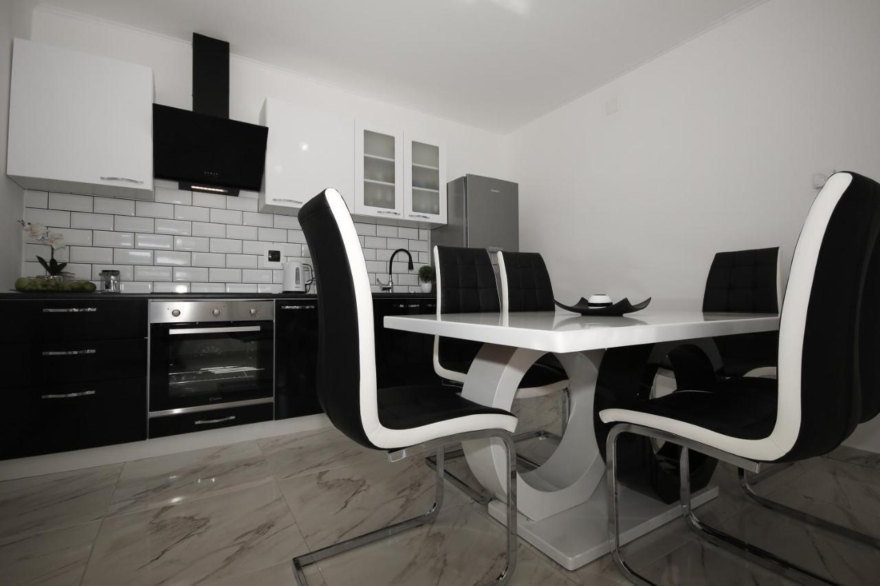 Apartments Sweet Home Otocsán Kültér fotó